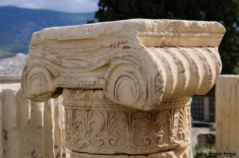 column detail_ Athens2010d22c132.jpg